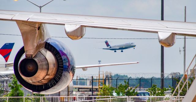 McDonnell Douglas MD-88 (N972DL) - An MD-78 landing behind the 747 exhibit!