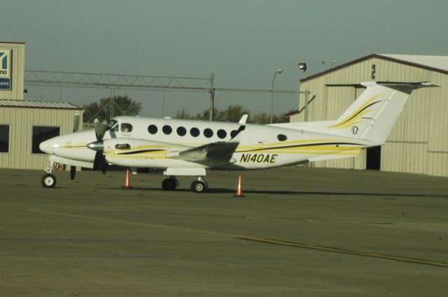 Beechcraft Super King Air 350 (N140AE)