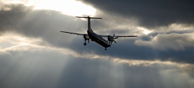 de Havilland Dash 8-400 (N406QX) - Horizon Airlines Dash-8 Q400 Arriving at Portland International Airport on a Windy Night.