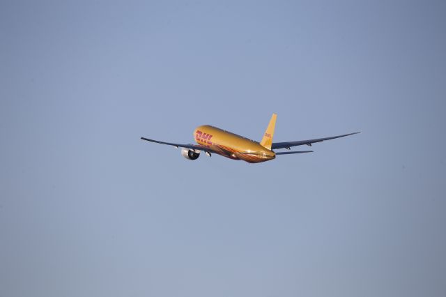 BOEING 777-200LR (N705GT)