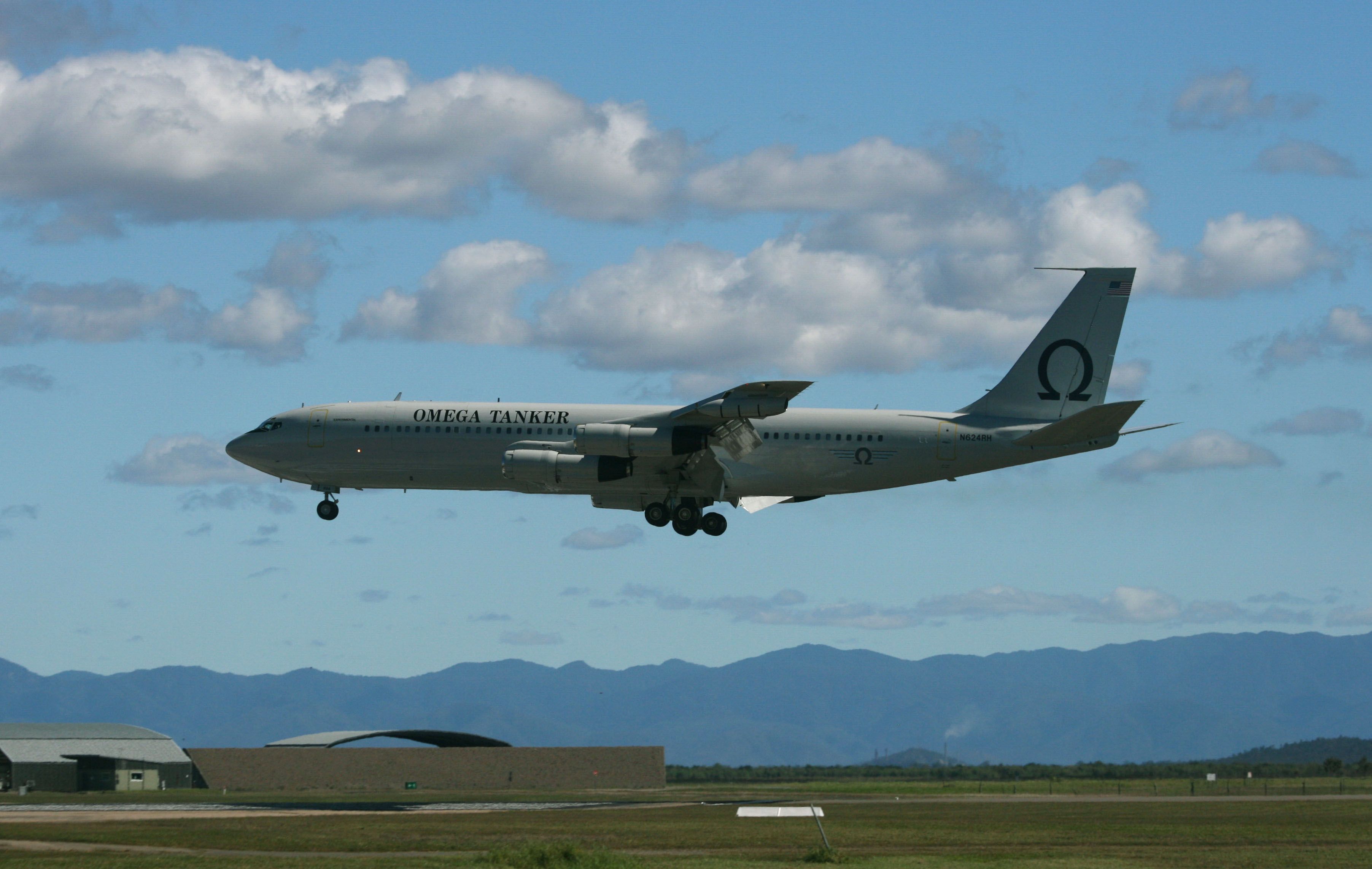 Boeing 707-100 (N624RH)