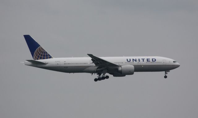 Boeing 777-200 (N77019) - EWR weather diversion