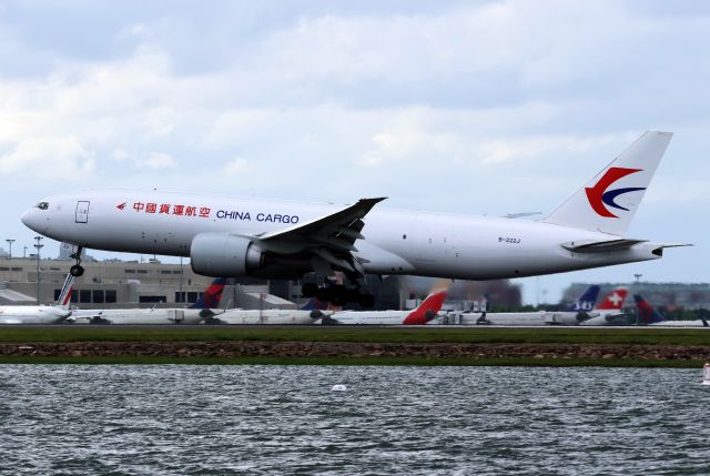 BOEING 777-200LR (B-222J)