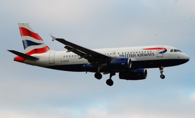 Airbus A319 (G-EUOC)