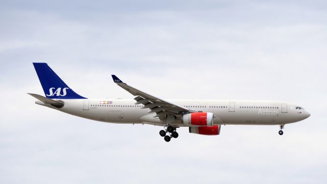 Airbus A330-300 (LN-RKM)