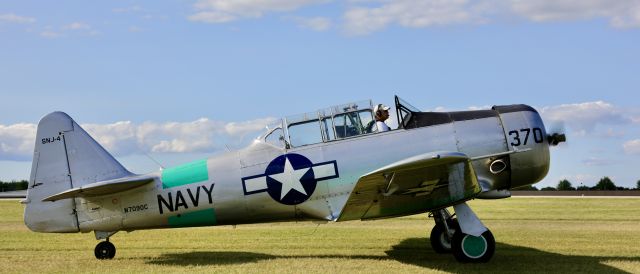 North American T-6 Texan (N7090C) - On flightline