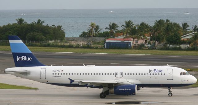 Airbus A320 (N633JB)