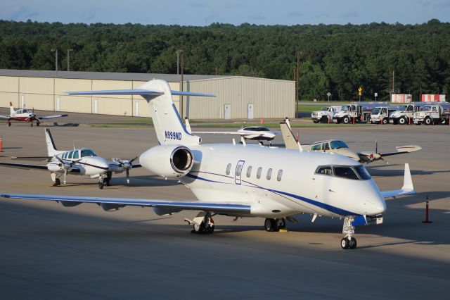 Bombardier Challenger 300 (N999ND)