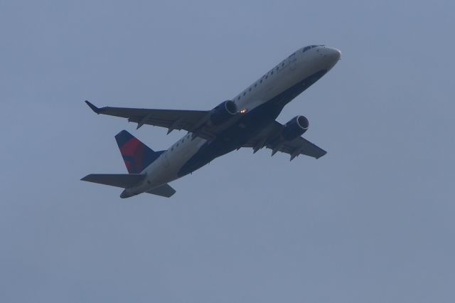 Embraer ERJ-190 (N207JQ)