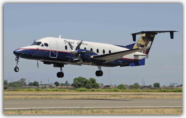 Beechcraft 1900 (N202UX) - GLA Flight 200 landing at Merced Regional Airport (KMCE)