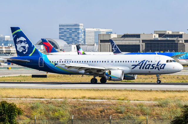 Airbus A320 (N642VA) - An ASA A320 slowing down on 24R from KLAX.