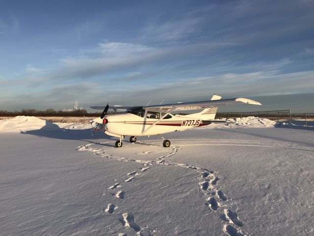 Cessna Skylane (N737JS)