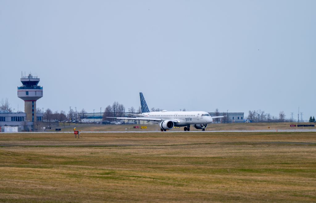 EMBRAER 195 — - Runway 07