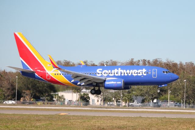 Boeing 737-700 (N922WN) - Southwest Flight 6575 arrives on Runway 6 at Southwest Florida International Airport following flight from Minneapolis-St Paul International Airport (12/2/24)