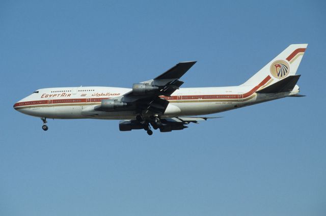 BOEING 747-300 (SU-GAL) - Final Approach to Narita Intl Airport Rwy34 on 1992/01/15