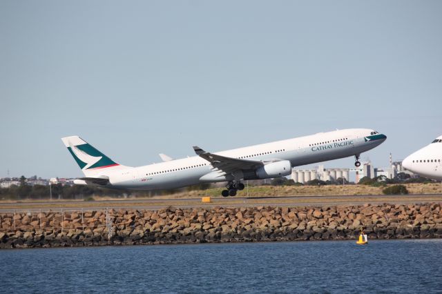 Airbus A330-300 (B-LAO)