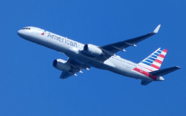 Boeing 757-200 (N185AN) - Shown here is an American Airlines Boeing 757-200 a few minutes until it lands in the Spring of 2018.