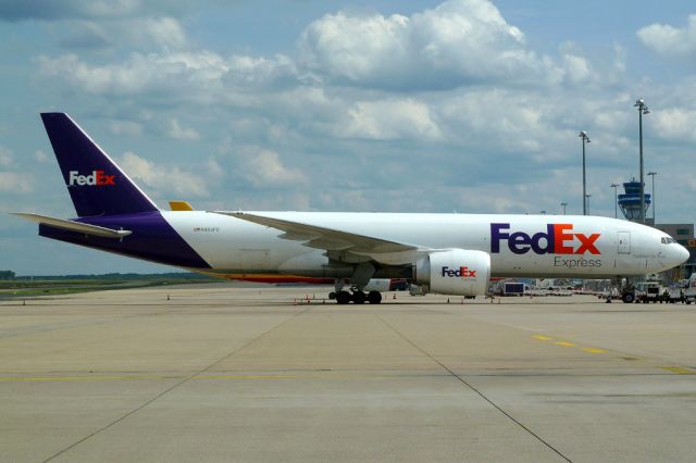 Boeing 777-200 (N892FD)