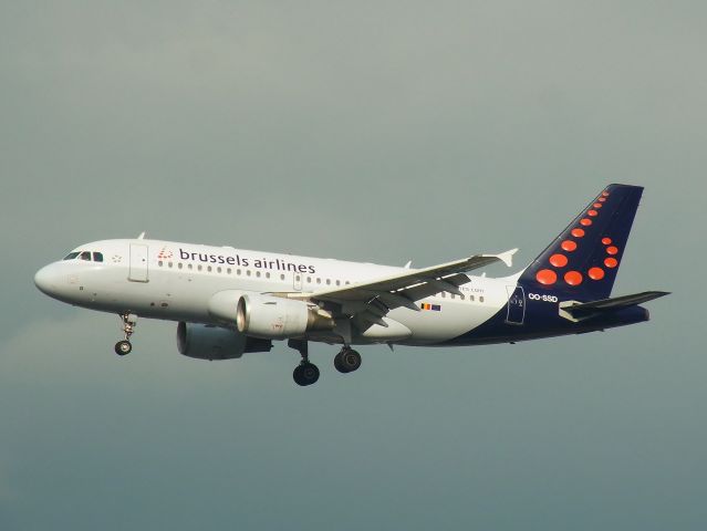 Airbus A319 (OO-SSD)