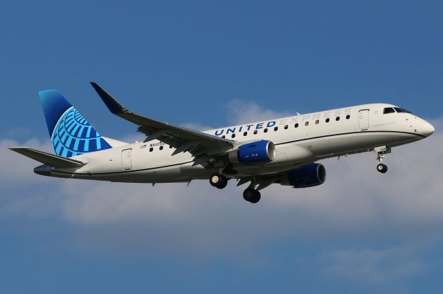 Embraer 175 (N605UX) - Brand new ExpressJet E175 wearing new Untied Express colors