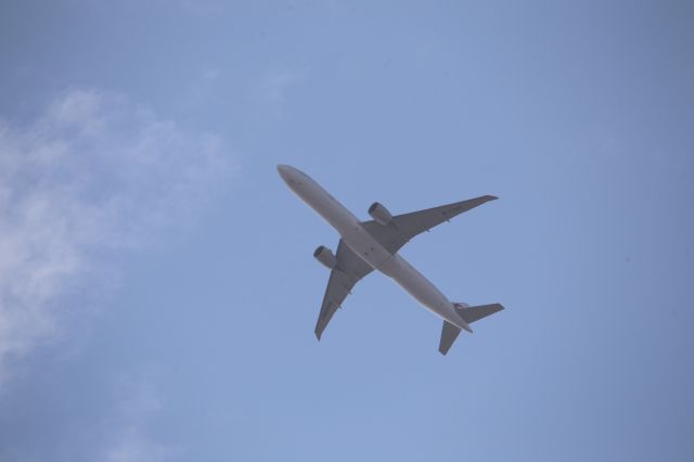 BOEING 777-300ER (B-7369)