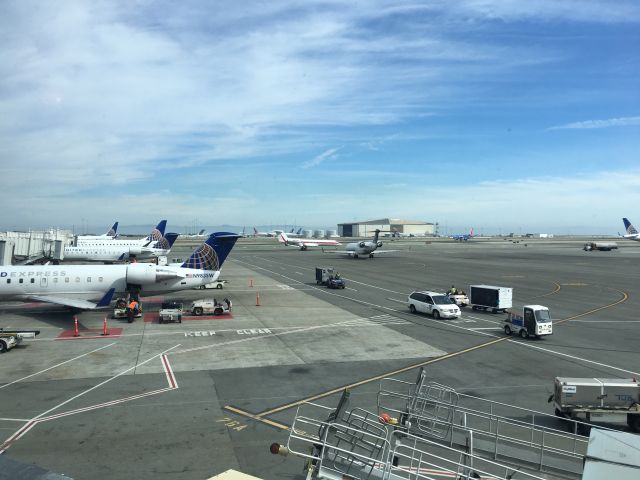 N933H — - From United Club at KSFO, Honeywells Gulfstream waiting for commercial traffic to clear while departing. Oct 8 2015 1150