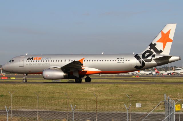 Airbus A320 (VH-VQL) - ON 24 NOV 2012