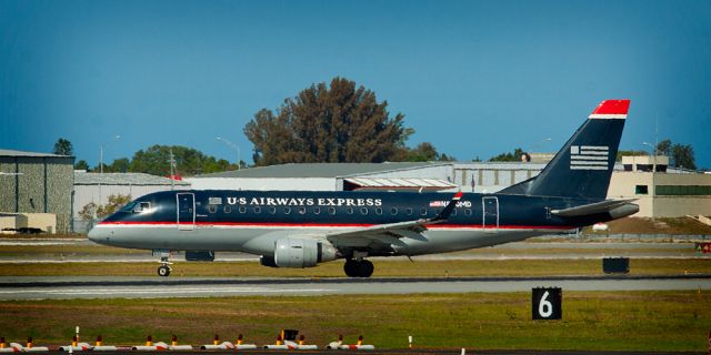 Embraer 170/175 (N820MD)