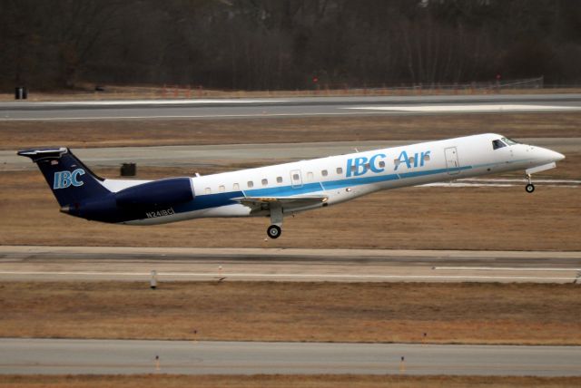 Embraer ERJ-145 (N241BC) - 'Chasqui 241' taking off on 23