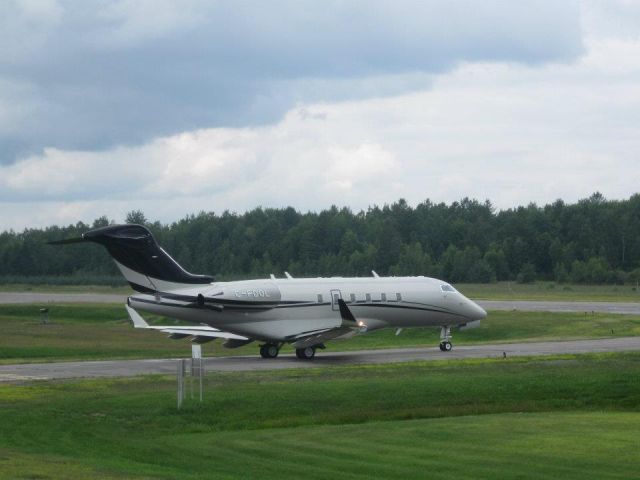 Bombardier Challenger 300 (C-FDOL)