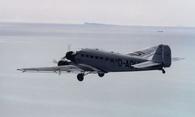 JUNKERS Ju-52/3m (D-AQUI) - scattata da un P-64 in volo di coppia. Golfo di napoli