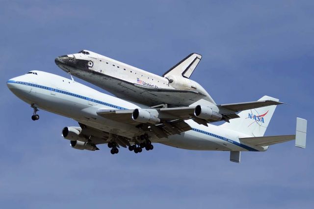 BOEING 747-100 (N9095NA) - 747-Shuttle Carrier Aircraft N905NA and Space Shuttle Endeavour on approach to land on Runway 25 Right at LAX on September 21, 2012.