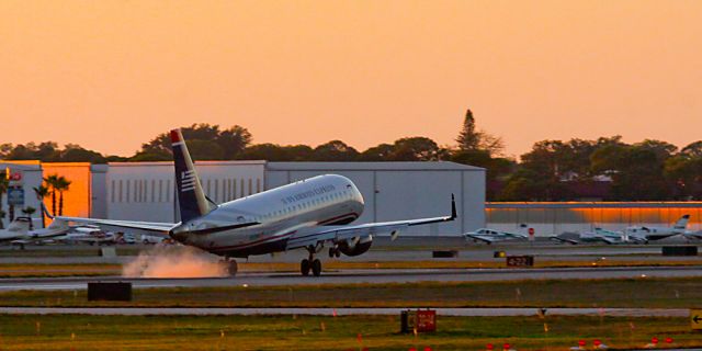 Embraer ERJ 175 (N133HQ)