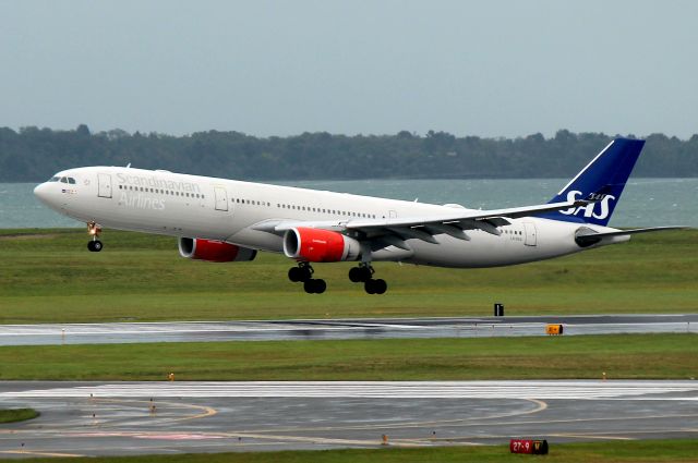 Airbus A330-300 (LN-RKO) - Scandinavian 927 from Copenhagen landing on 4R