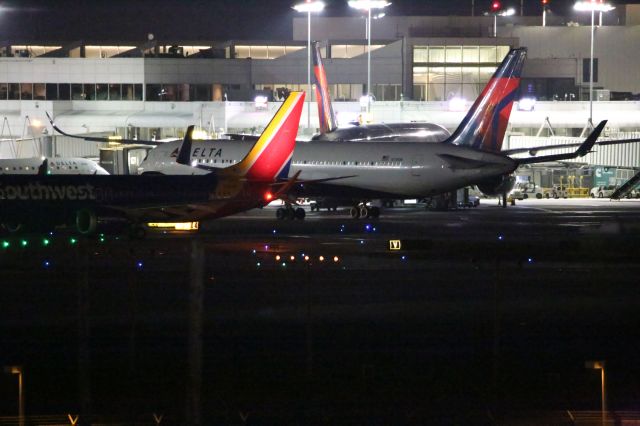 BOEING 767-300 (N178DN)