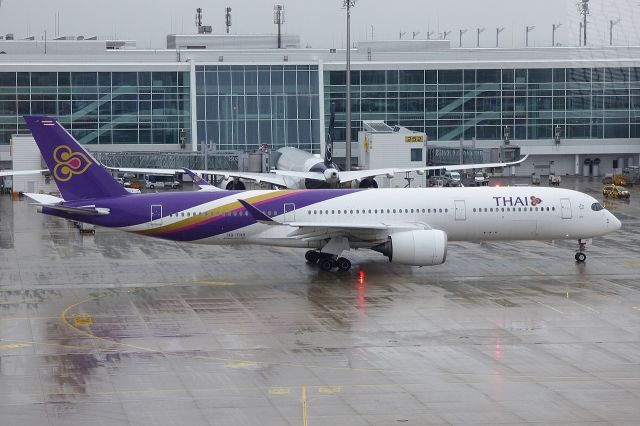 Airbus A350-900 (HS-TOH)