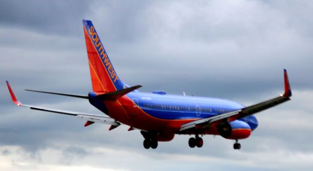 Boeing 737-700 (N453WN) - On Final 12R,  01-18-2016