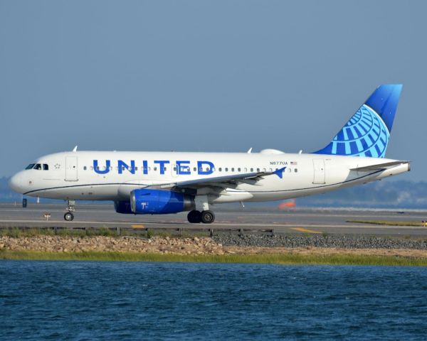 Airbus A320 (N877UA) - United 1017 in the new Paint 