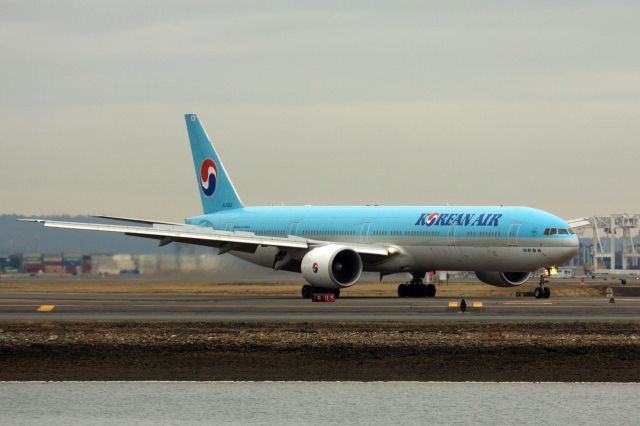 BOEING 777-300ER (HL7202)