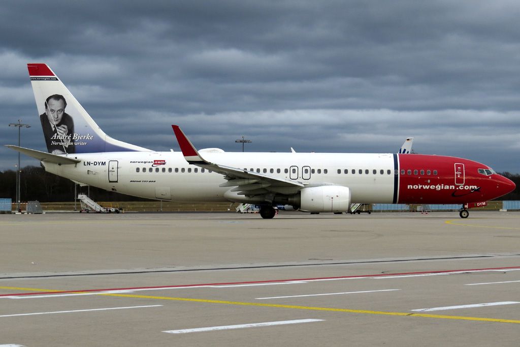 Boeing 737-800 (LN-DYM)