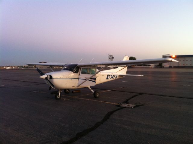 Cessna Skyhawk (N734FH) - Early morning at Boise, ID just before returning to Auburn, CA.