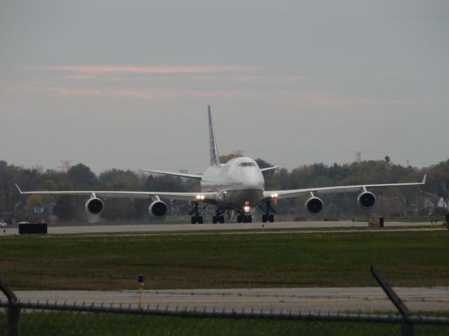 Boeing 747-400 (N171UA)