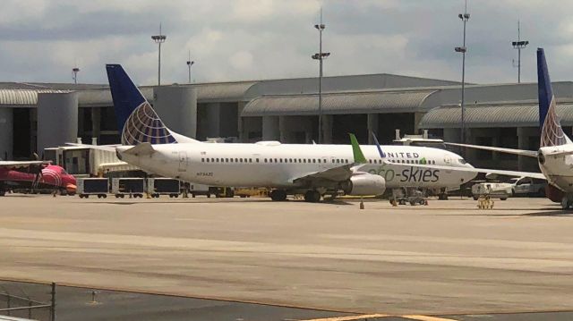 Boeing 737-900 (N75432) - My first time catching the Eco Skies livery.  It's been on the ground for a week now and heads back to EWR on May 30.