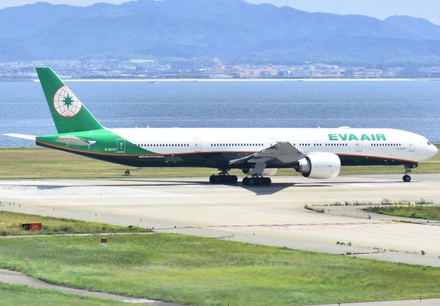 BOEING 777-300ER (B-16727)