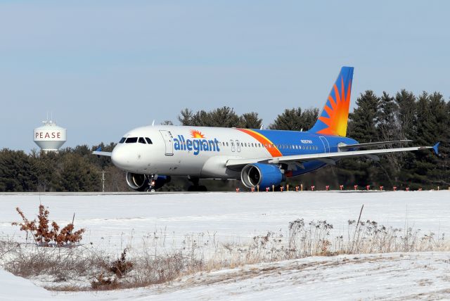 Airbus A320 (N287NV) - 'Allegiant 1593' lining up for departure to Punta Gorda, FL