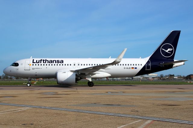 Airbus A320neo (D-AIJD) - Taxiing to Stand 216 on 27-Mar-21 operating flight DLH900 from EDDF.