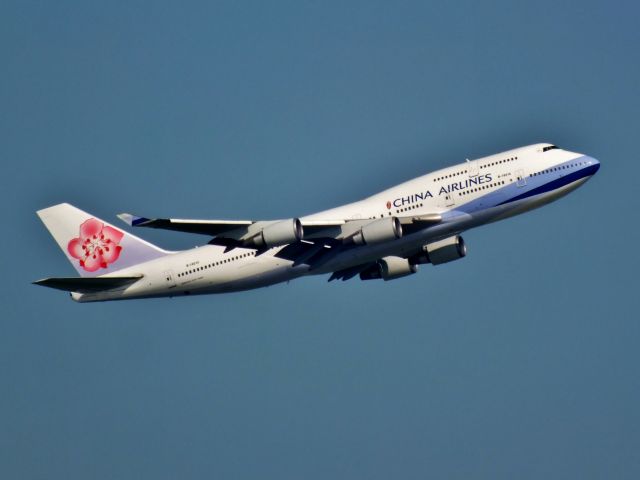 Boeing 747-400 (B-18215)