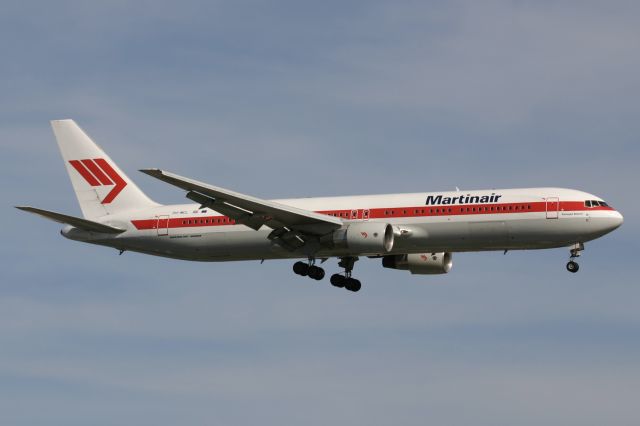 BOEING 767-300 (PH-MCL)