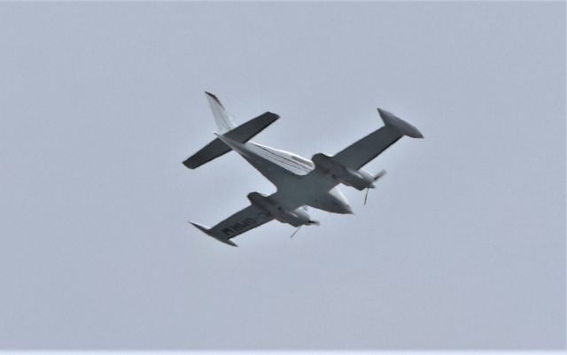 Cessna 310 (C-GMRW) - C-GMRW Cessna C-310-Q Altitude 852 Mètres Vitesse 217 Km/H Survolant le fleuve St-Laurent QC à Lavaltrie le 15-05-2023 à 11:56