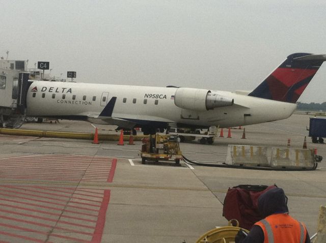 Canadair Regional Jet CRJ-200 (N958CA)